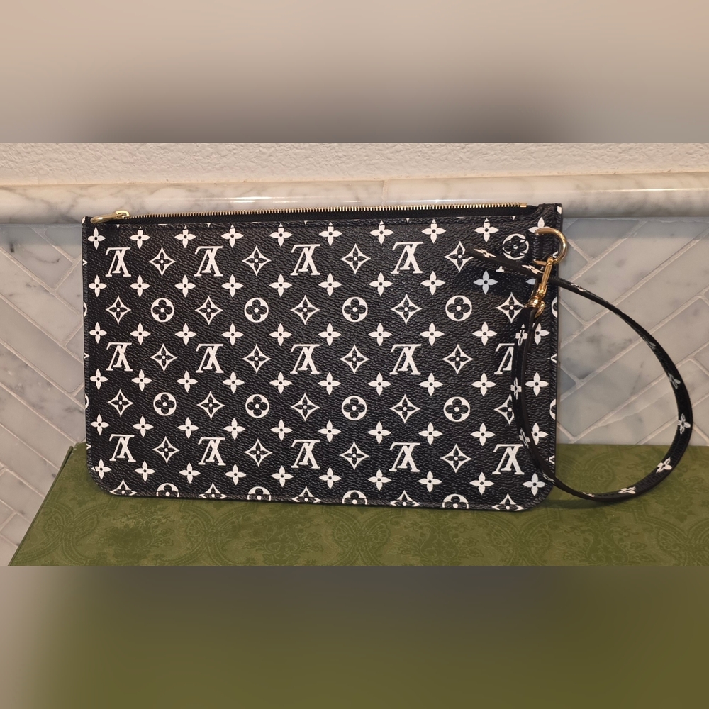 Louis Vuitton Neverfull Black & White Monogram Pouch - Picture 16 of 16